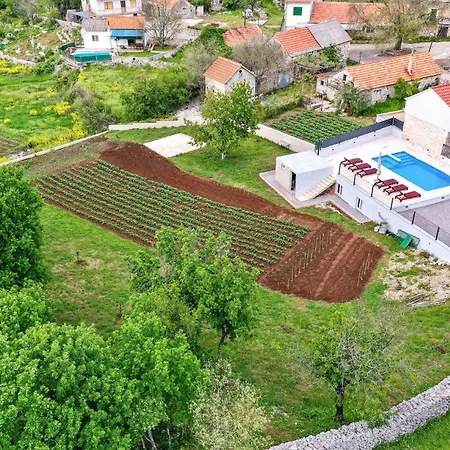 Nyaraló Cozy In Lećevica